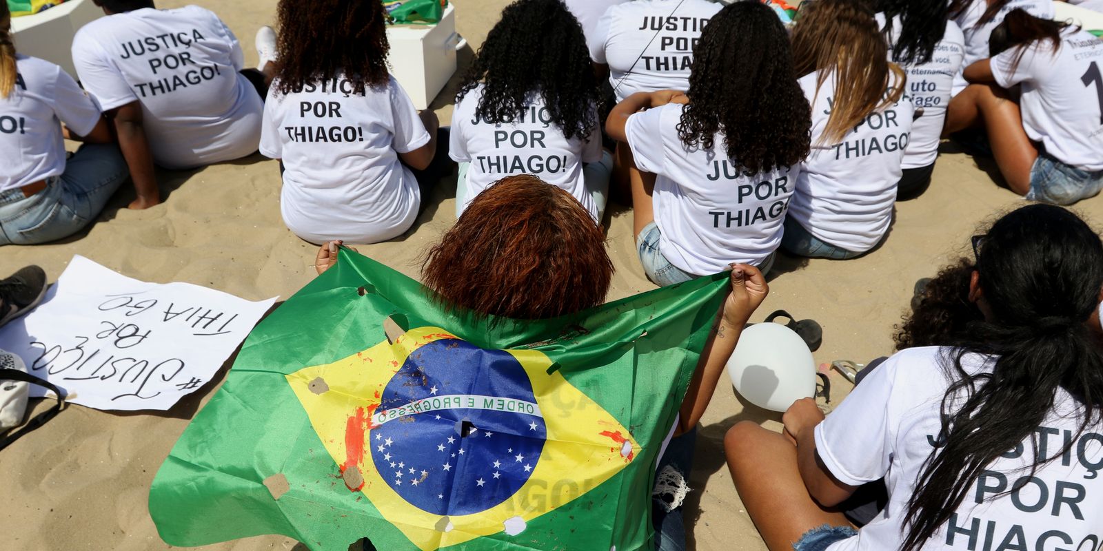 Ato no Rio de Janeiro clama por justiça no julgamento da morte de Thiago Flausino
