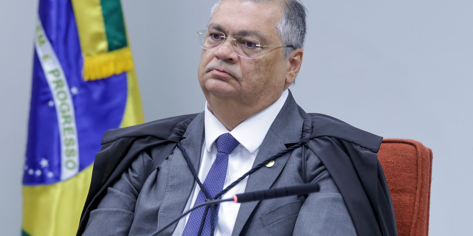 Dino do STF barra emendas para organizações com vínculos familiares de congressistas