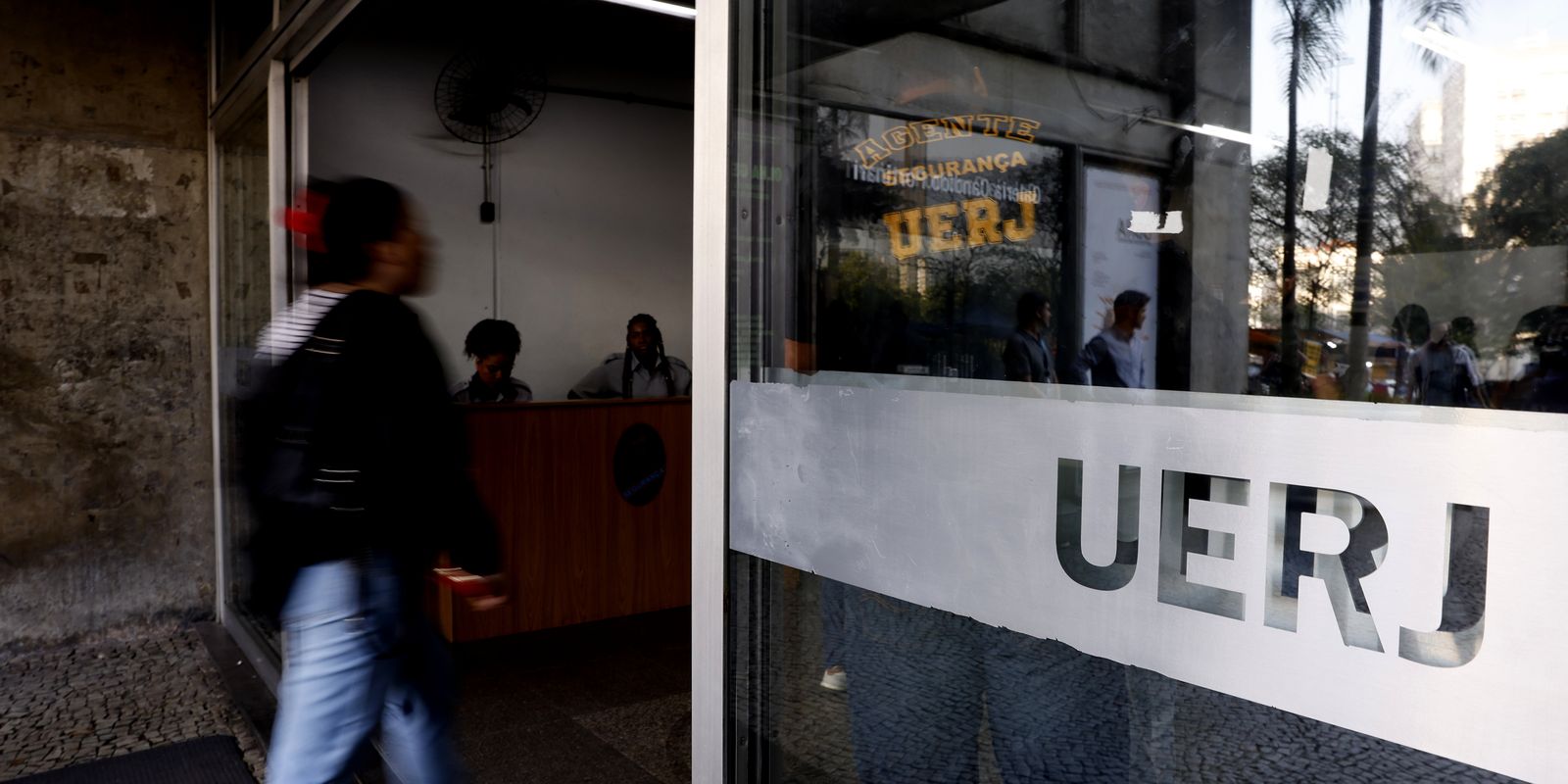 DPU oficia ministérios para assegurar cotas raciais em concursos