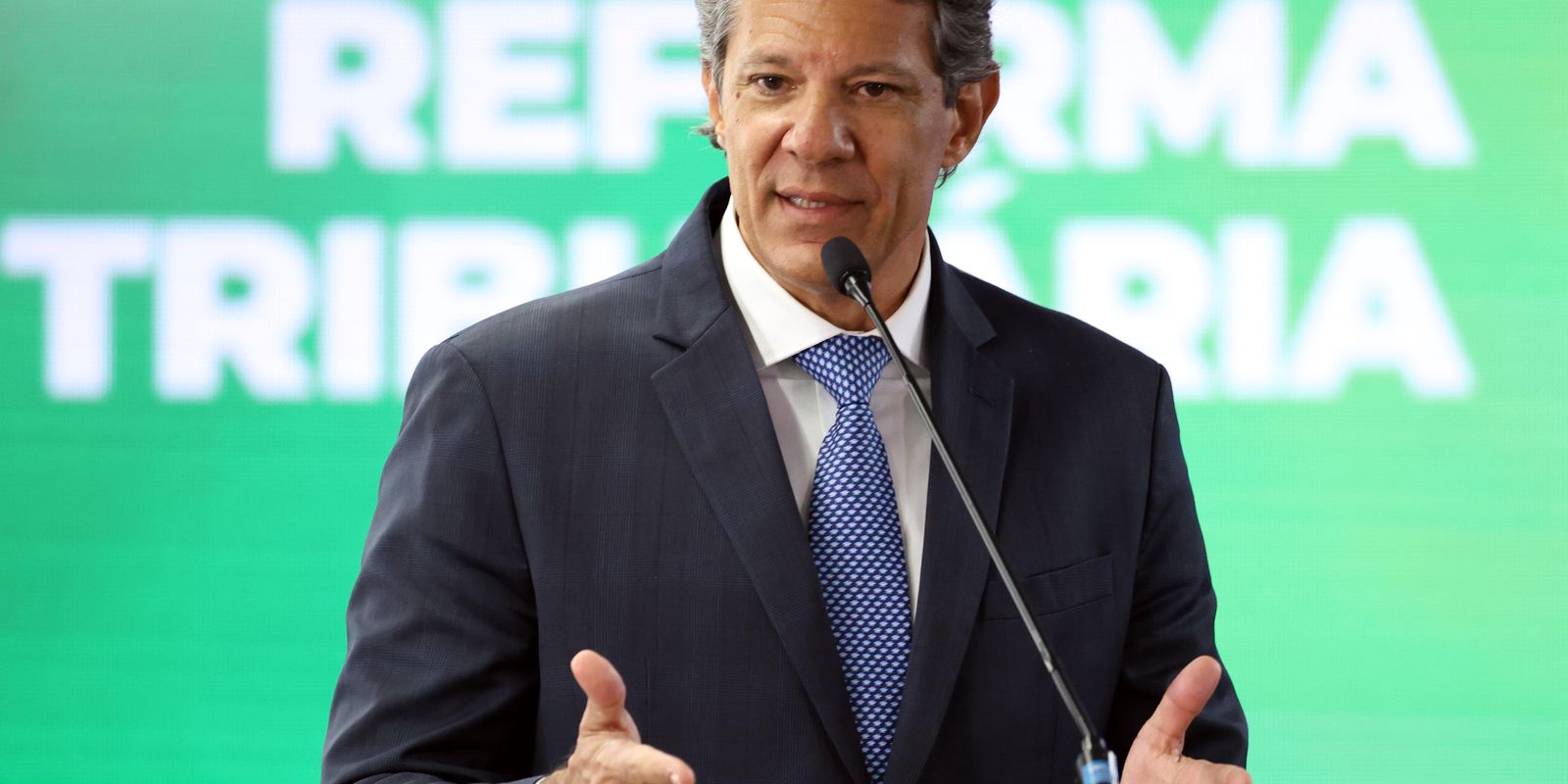 Problema da dívida pública reside nos juros, não no déficit, afirma Haddad
