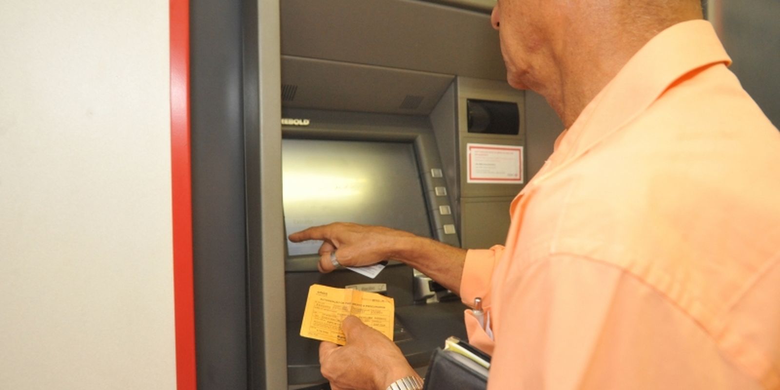 Agências bancárias retomam funcionamento nesta quarta-feira ao meio-dia
