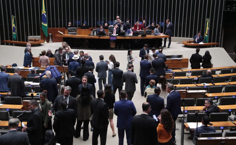 Câmara avança com urgência em cinco projetos de lei