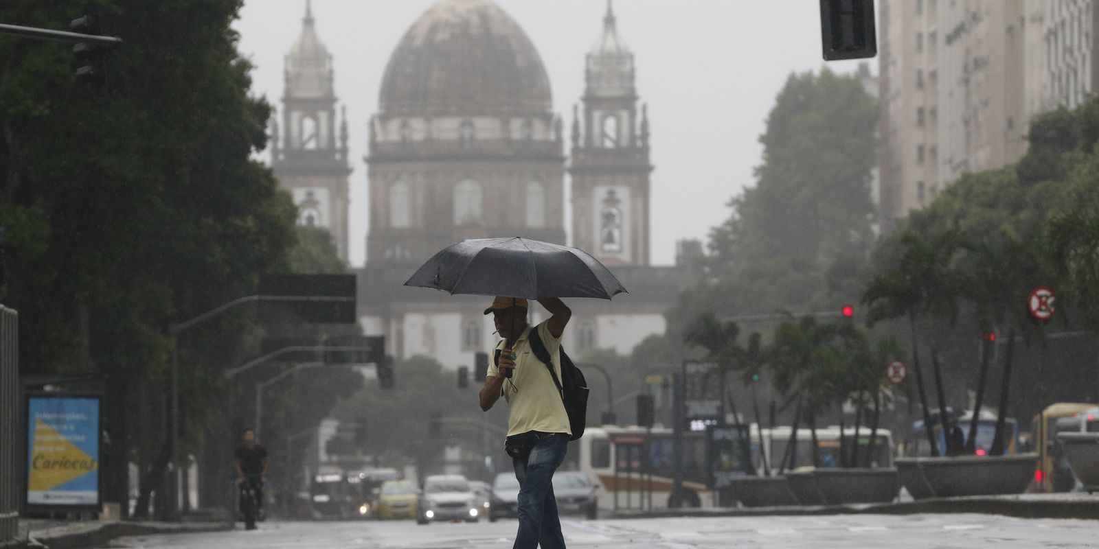 Chuvas fortes no Rio de Janeiro mobilizam Marinha
