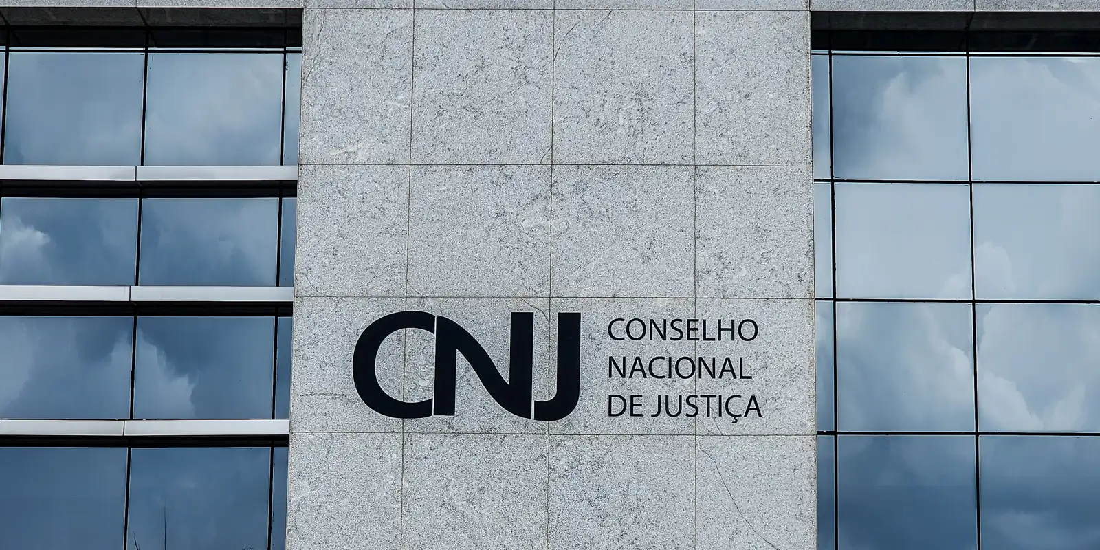 Desembargador que absolveu acusado de estupro de vulnerável é afastado pelo CNJ