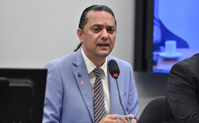 Comissão especial da Câmara discute a Política Nacional de Prevenção e Controle do Câncer