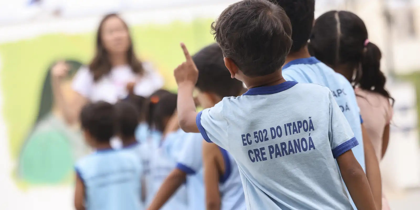 Frequência no ensino fundamental é quase universal e atraso escolar recua