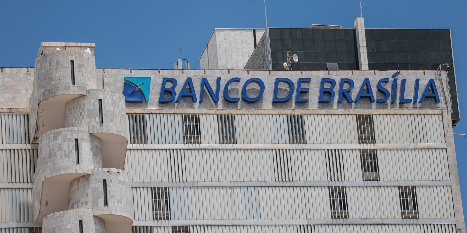 Justiça determina bloqueio de ações do BRB ligadas ao Banco Master
