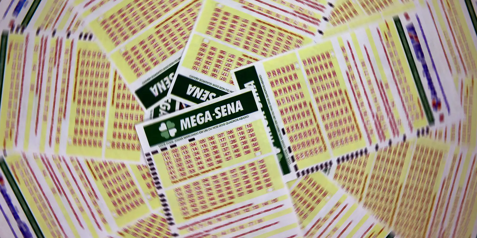 Mega-Sena acumula e prêmio principal atinge R$ 130 milhões