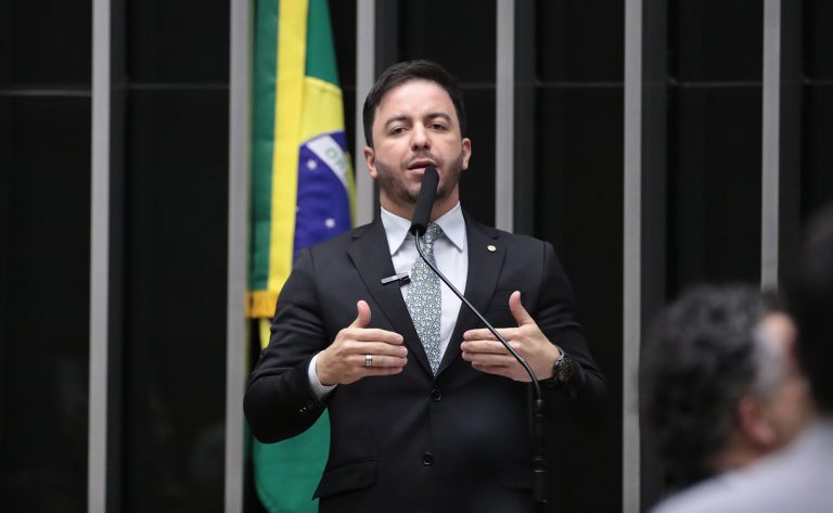 Projeto de lei propõe endurecer pena para maus-tratos em canis e gatis clandestinos
