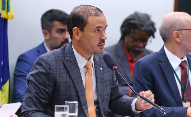 Proposta na Câmara visa reconhecer líderes comunitários e criar cadastro nacional