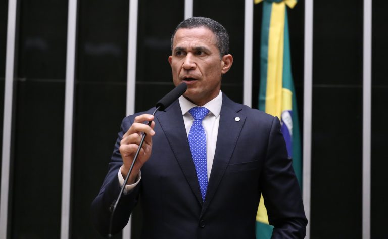 Proposta na Câmara busca limitar prisão preventiva de agentes de segurança em serviço