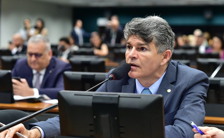 Projeto de lei visa desonerar barcos a vela para jovens atletas