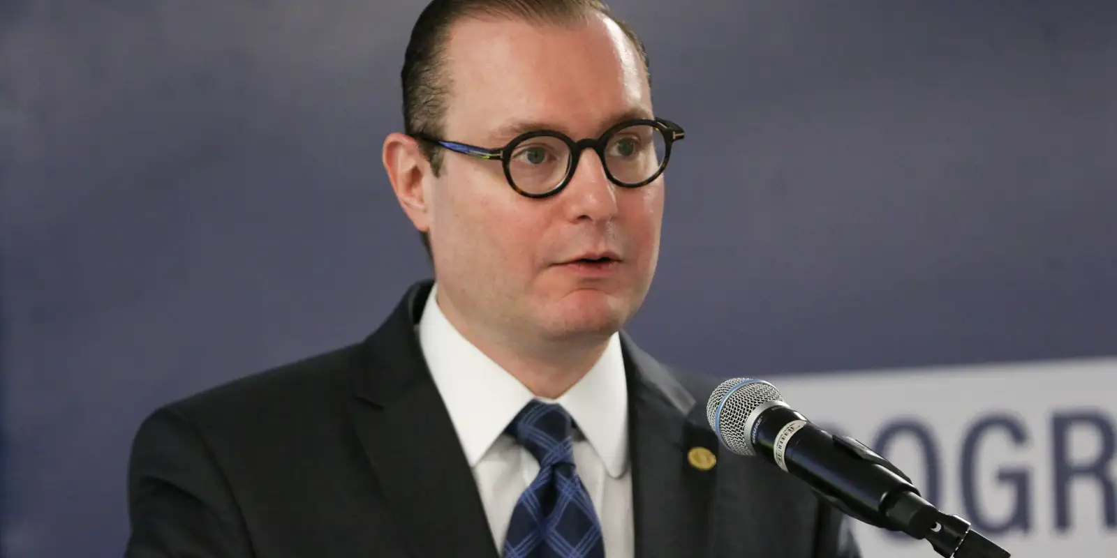 Zanin concede direito ao silêncio a empresária em CPMI do INSS