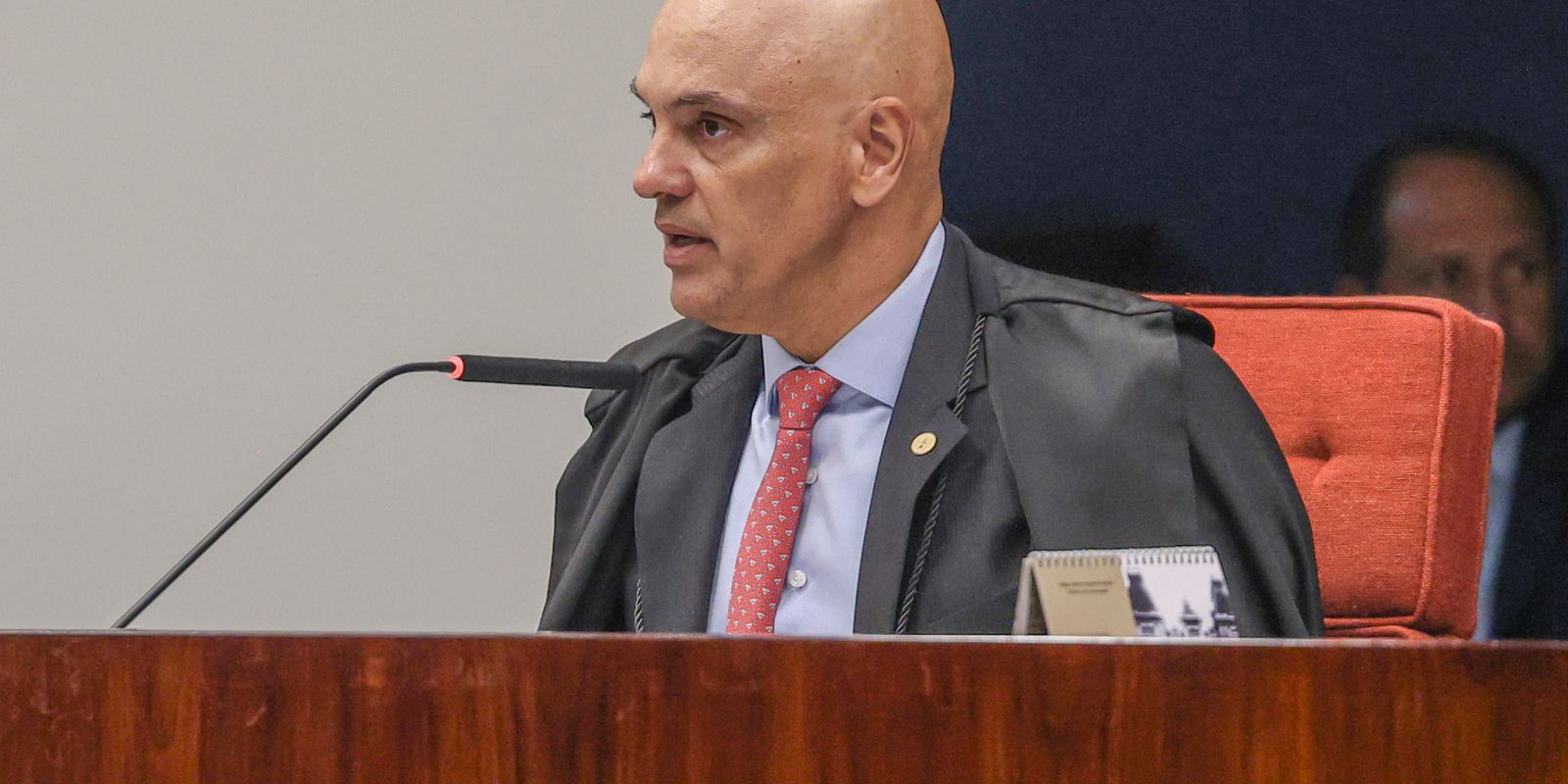 Alexandre de Moraes nega uso de jatos ligados a banqueiro