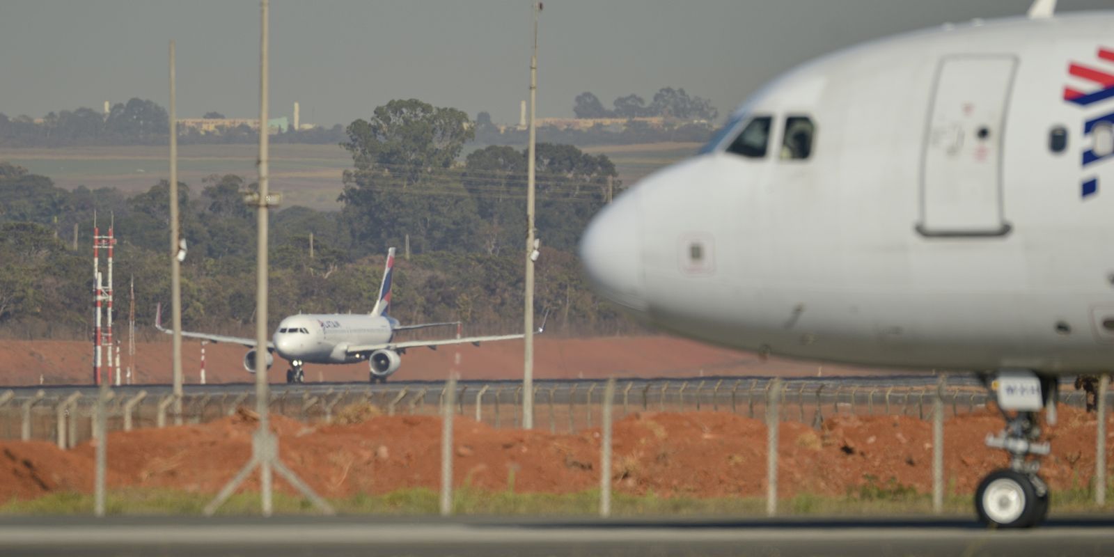 Voo da Latam entre Brasília e São Paulo é adiado por falsa ameaça de bomba
