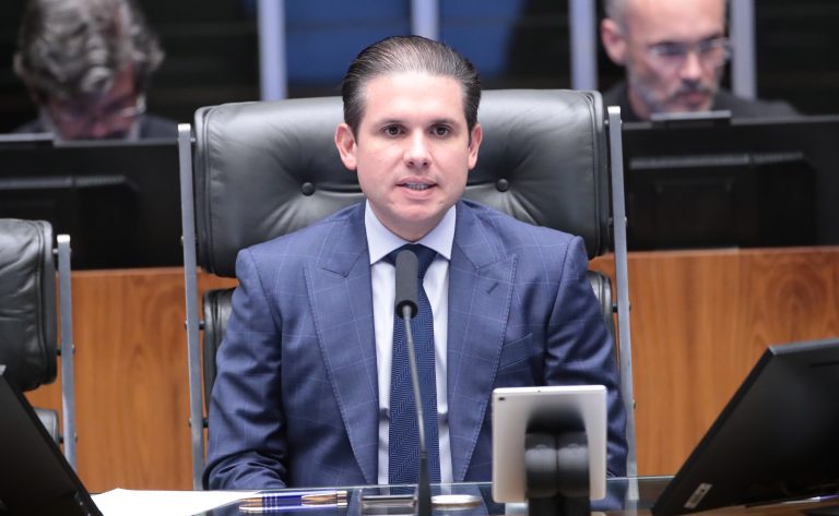 Câmara dos Deputados aprova regime de urgência para dez projetos de lei