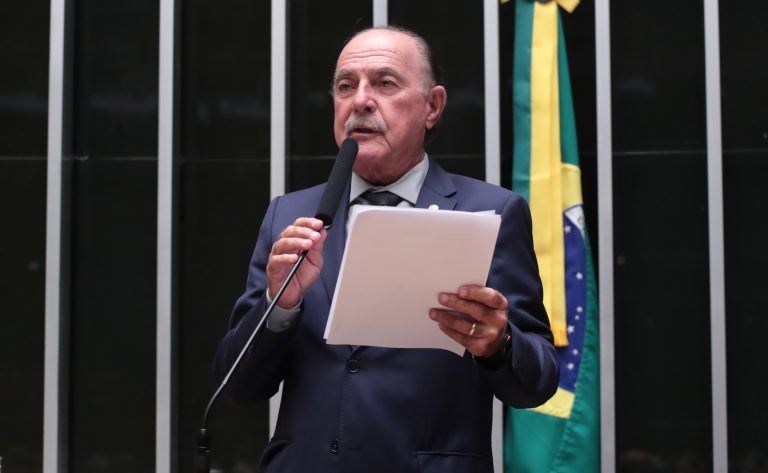 Câmara dos Deputados aprova regras para farmácias em supermercados
