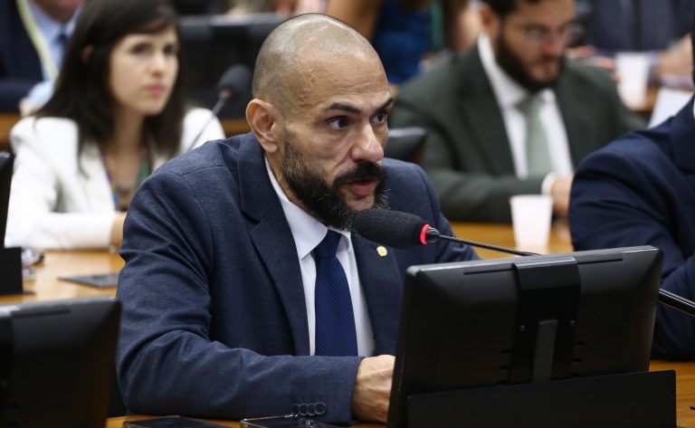 Comissão da Câmara aprova repelentes e protetores solares como bens essenciais