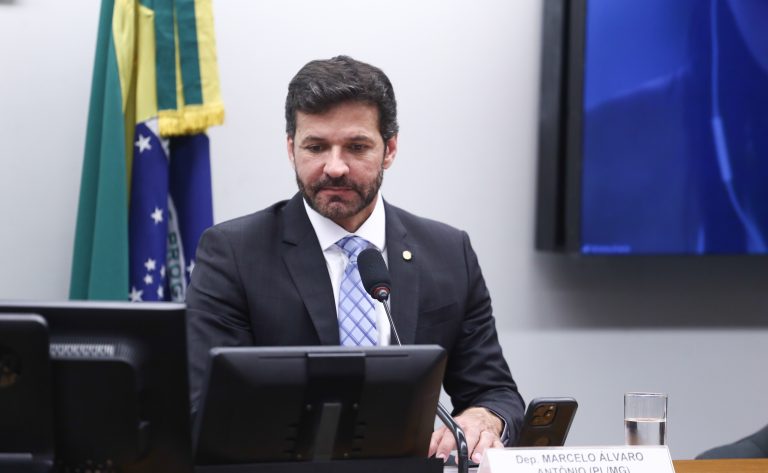Comissão de Turismo aprova novo programa de emprego que permite manutenção do Bolsa Família
