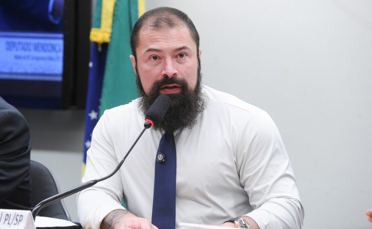 Câmara avança com proposta para igualar contrabando de cigarros ao tráfico de entorpecentes