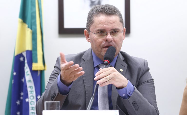 Comissão aprova ressarcimento a estados por detentos federais