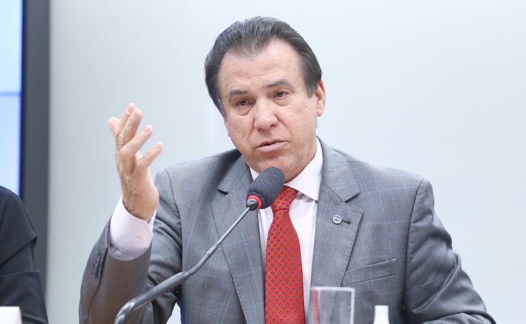 Comissão debate fim da escala 6x1 e redução da jornada com ministro Luiz Marinho