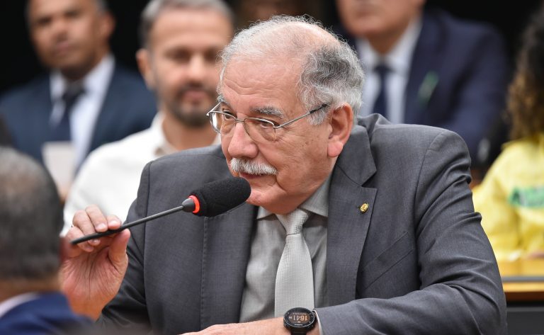 Comissão de Saúde promove debate sobre a importância da clínica médica