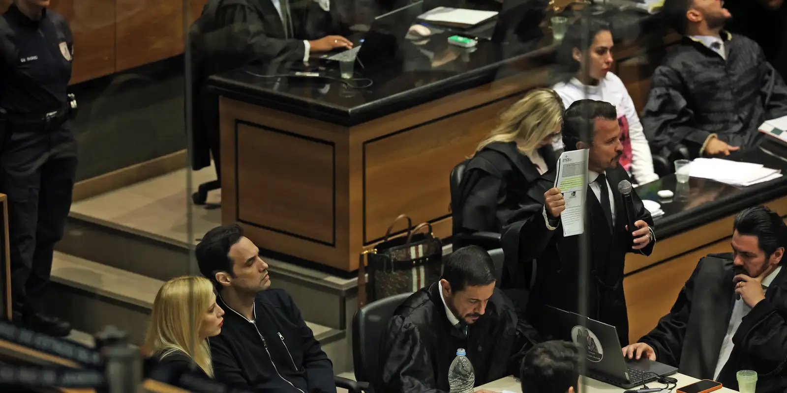“Condenação é o mínimo para aqueles dois monstros”, afirma pai de Henry no início do julgamento