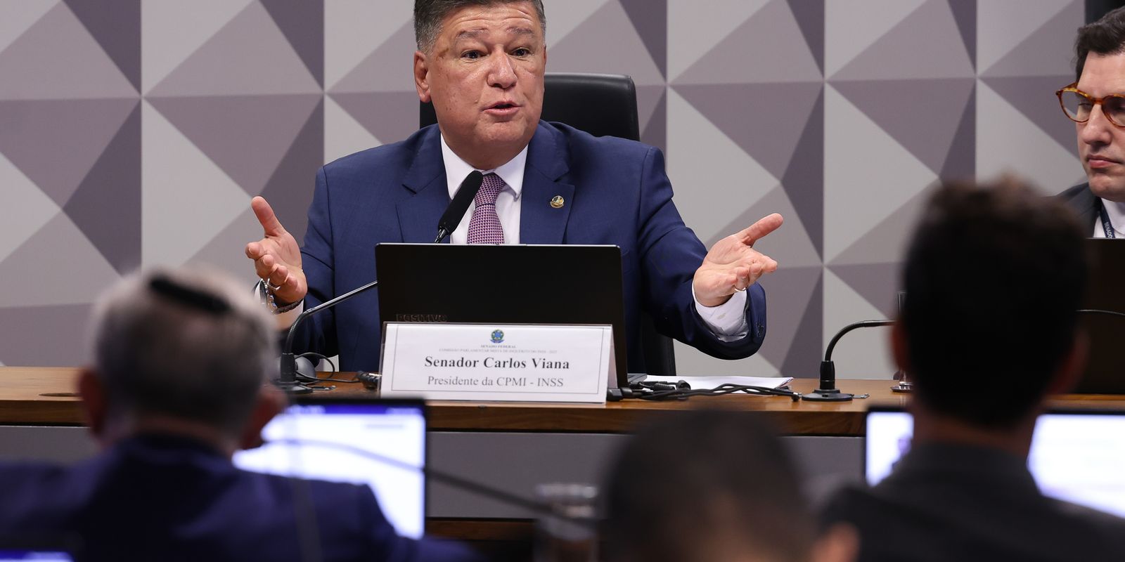 Depoimentos na CPMI do INSS são adiados após ausência de convocados