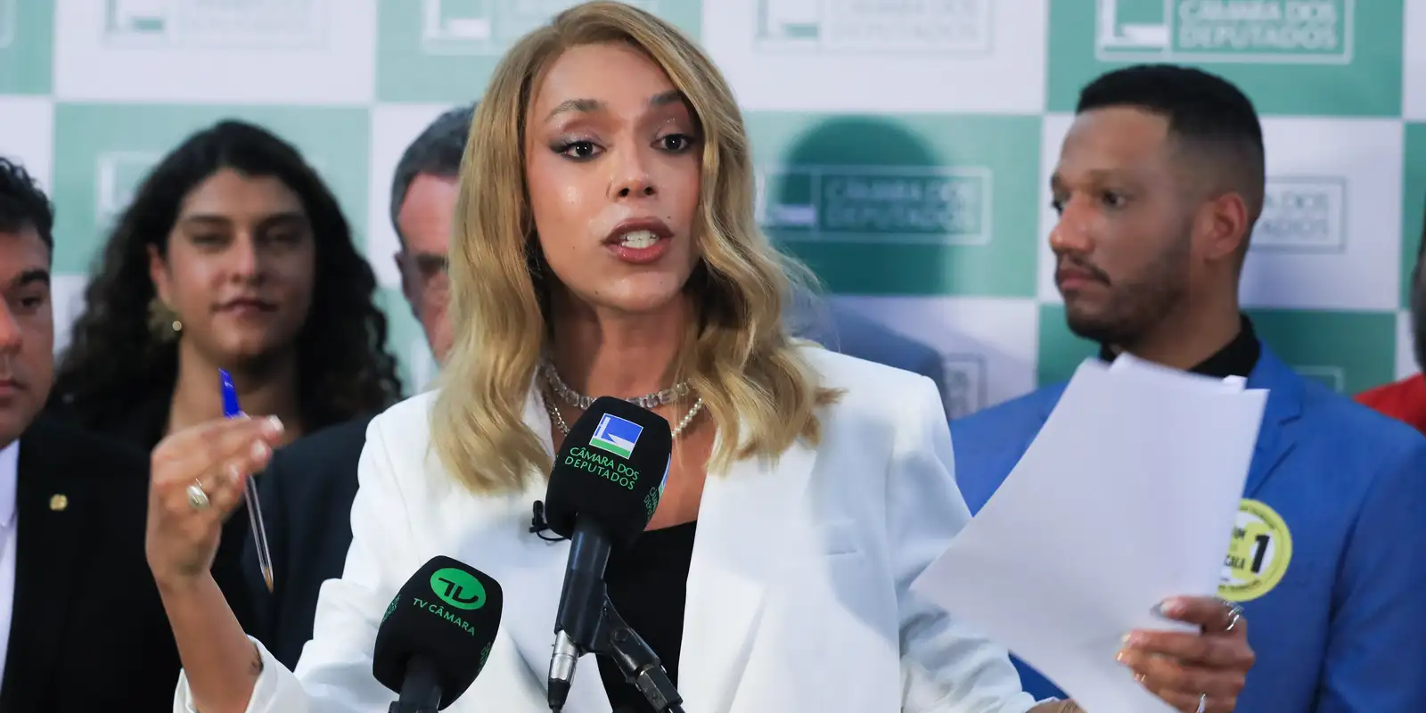 Deputada Erika Hilton processa Ratinho após falas transfóbicas