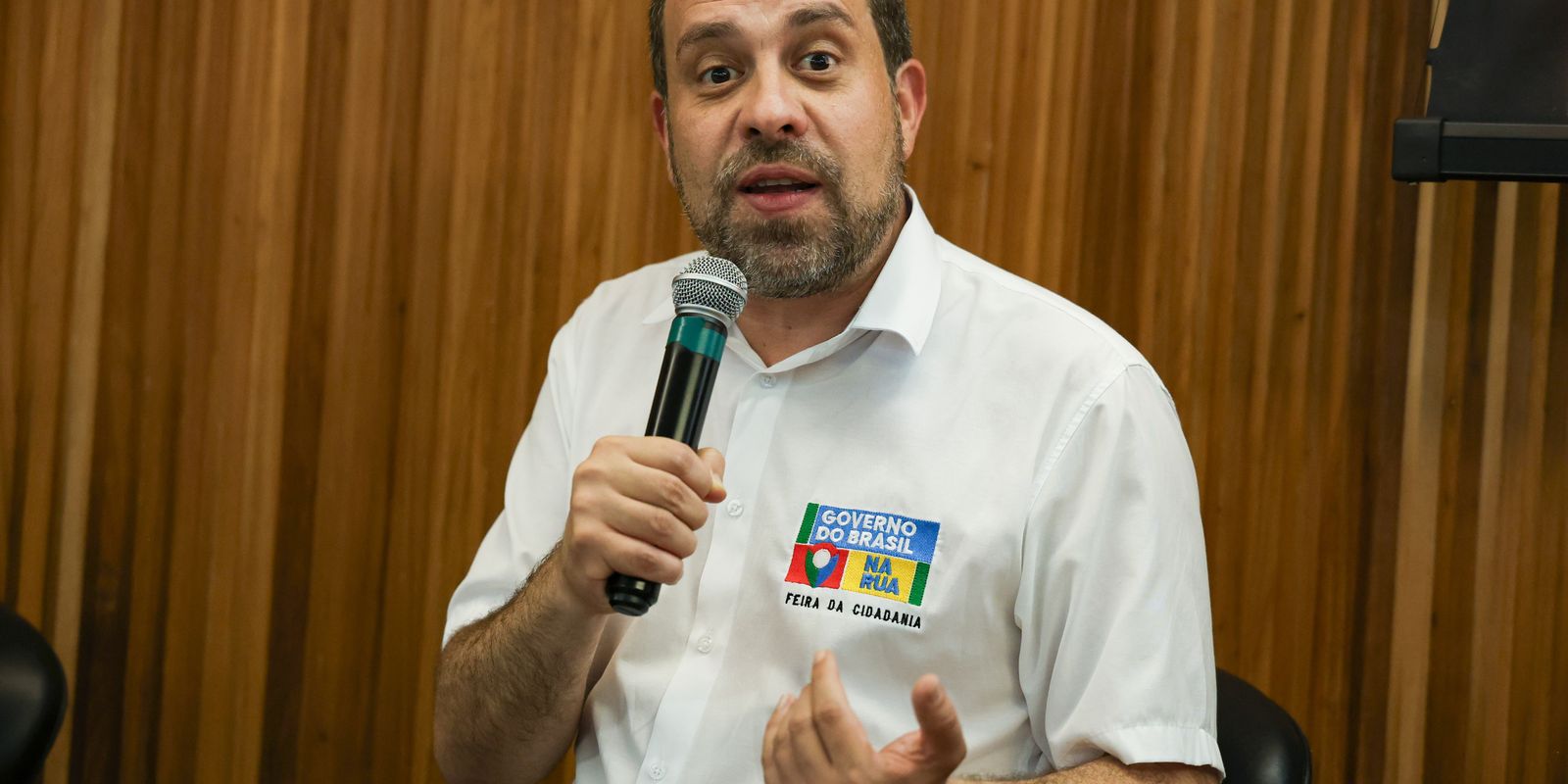 Aumento do diesel é 'banditismo', diz Boulos