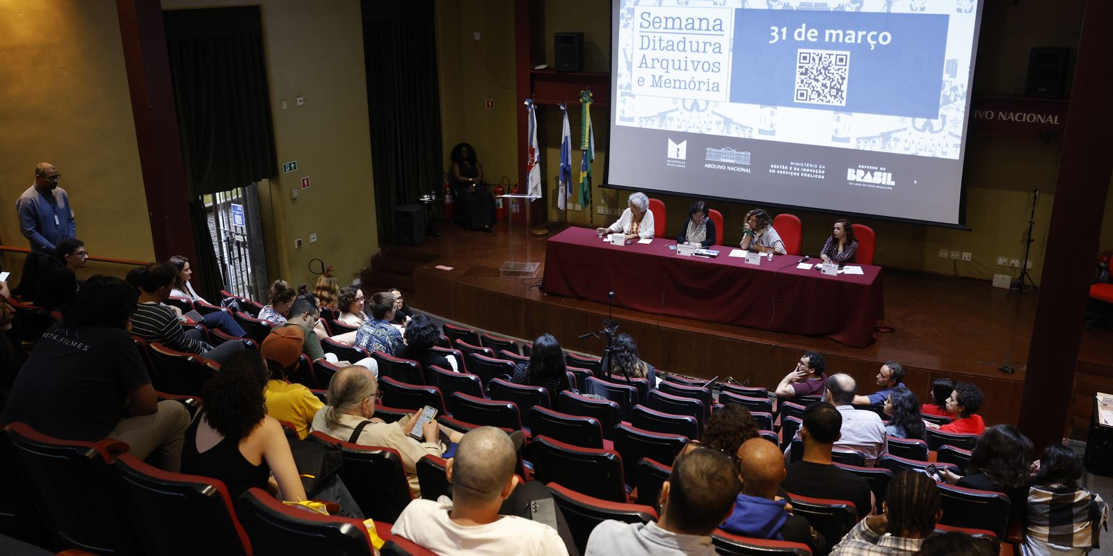 Encontro debate a relevância de acervos para a preservação da memória de 1964