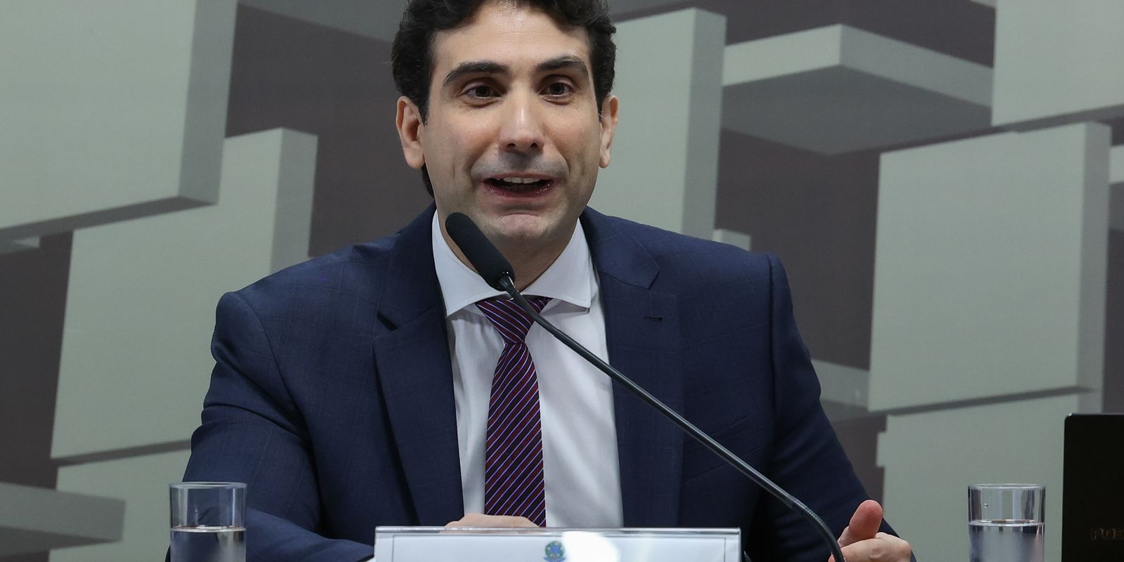 Galípolo considera Brasil mais resguardado da instabilidade externa