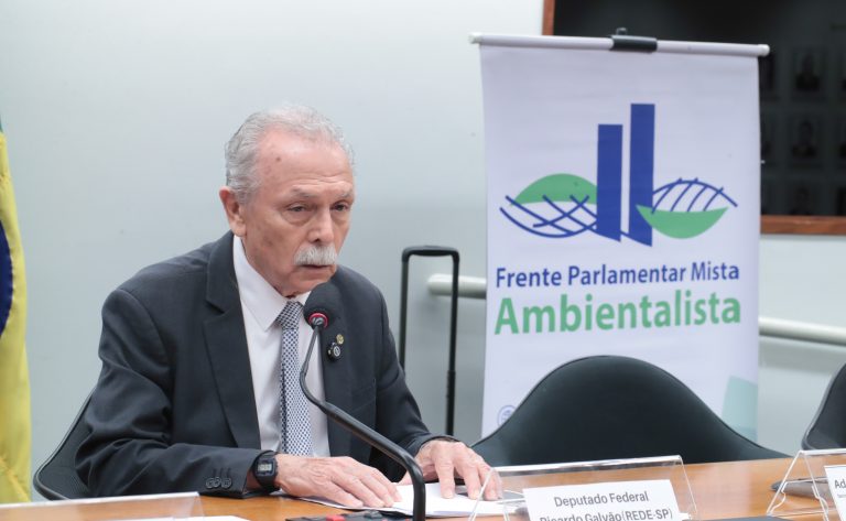 Governo enfrenta desafios em acordo global para conter poluição plástica
