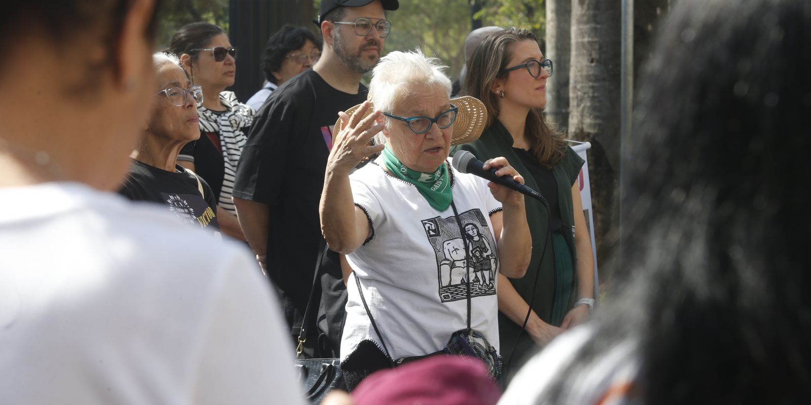 Mulheres perdem o direito de ir e vir, alerta Amelinha Teles