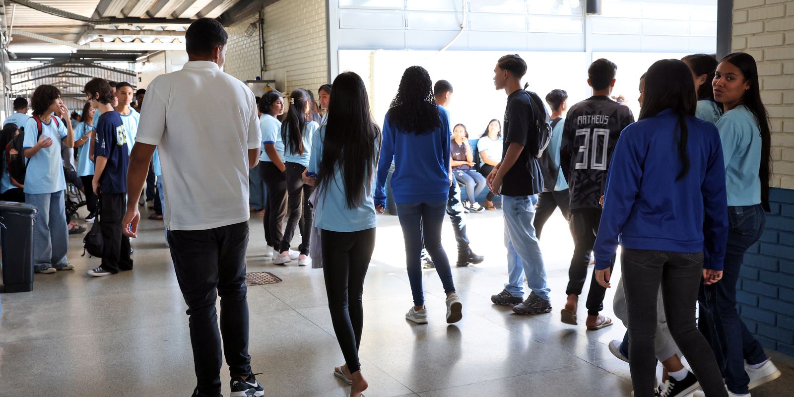 Estudantes do Pé-de-Meia de novembro e dezembro recebem primeira parcela
