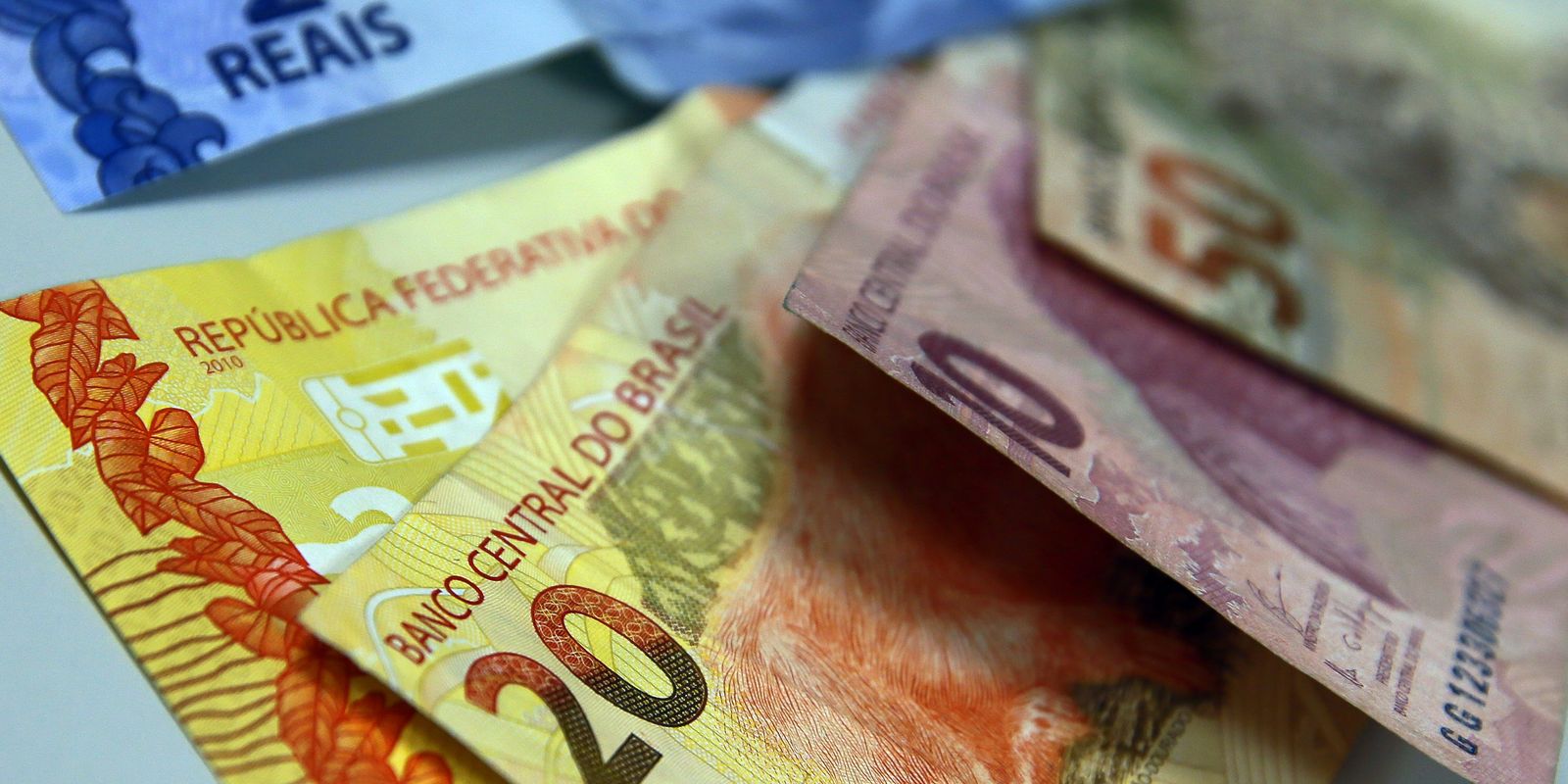 Pagamento do Pé-de-Meia é creditado para estudantes nascidos em maio e junho