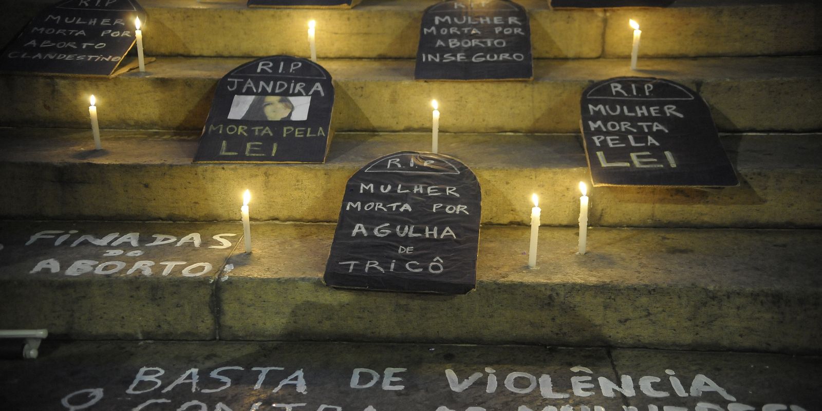 Mulheres em todo o Brasil vão às ruas no 8 de março