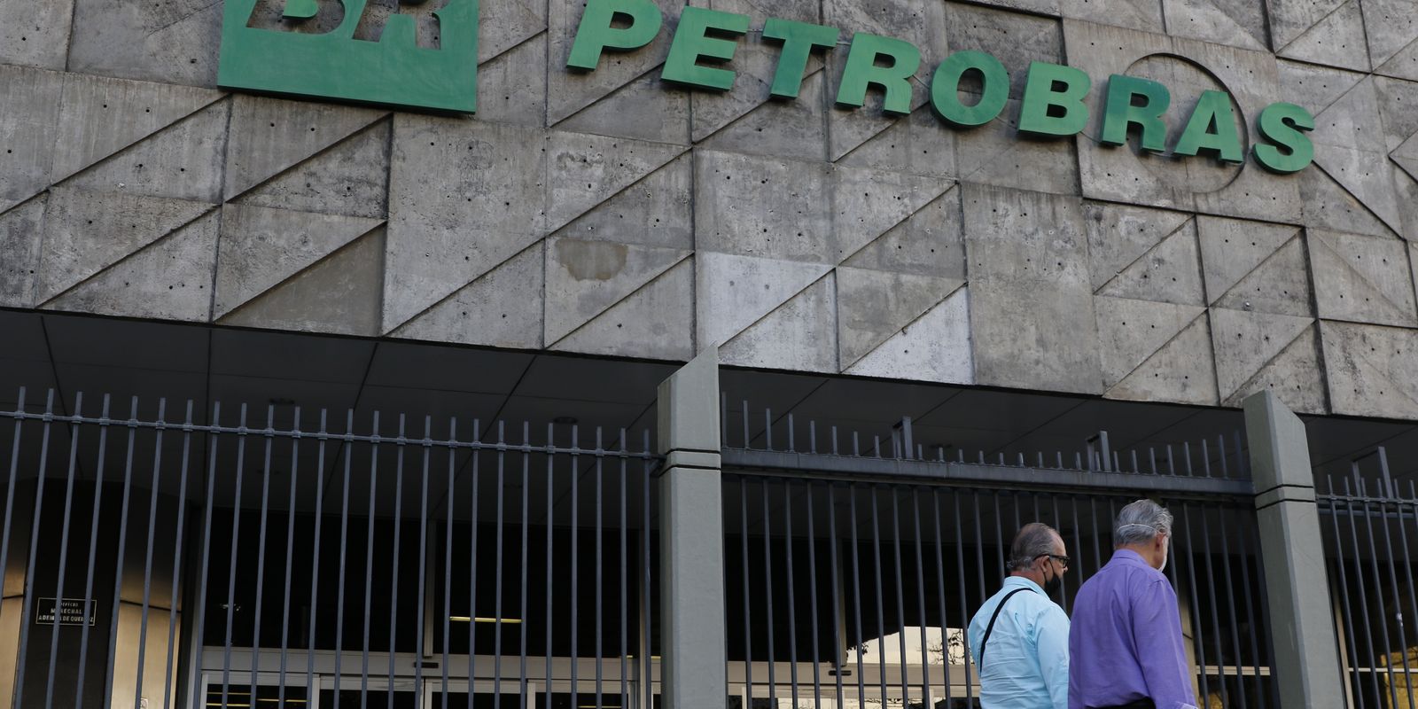 Petrobras adere a programa governamental para reduzir custo do diesel