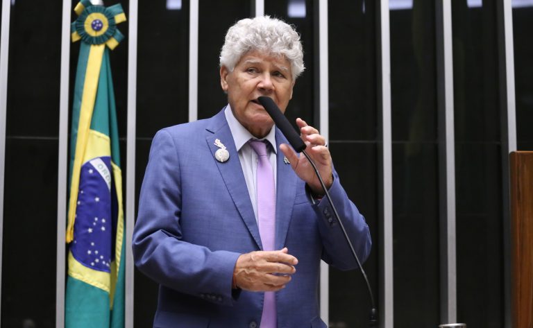 Proposta legislativa determina que órgãos públicos aceitem documentos via e-mail institucional