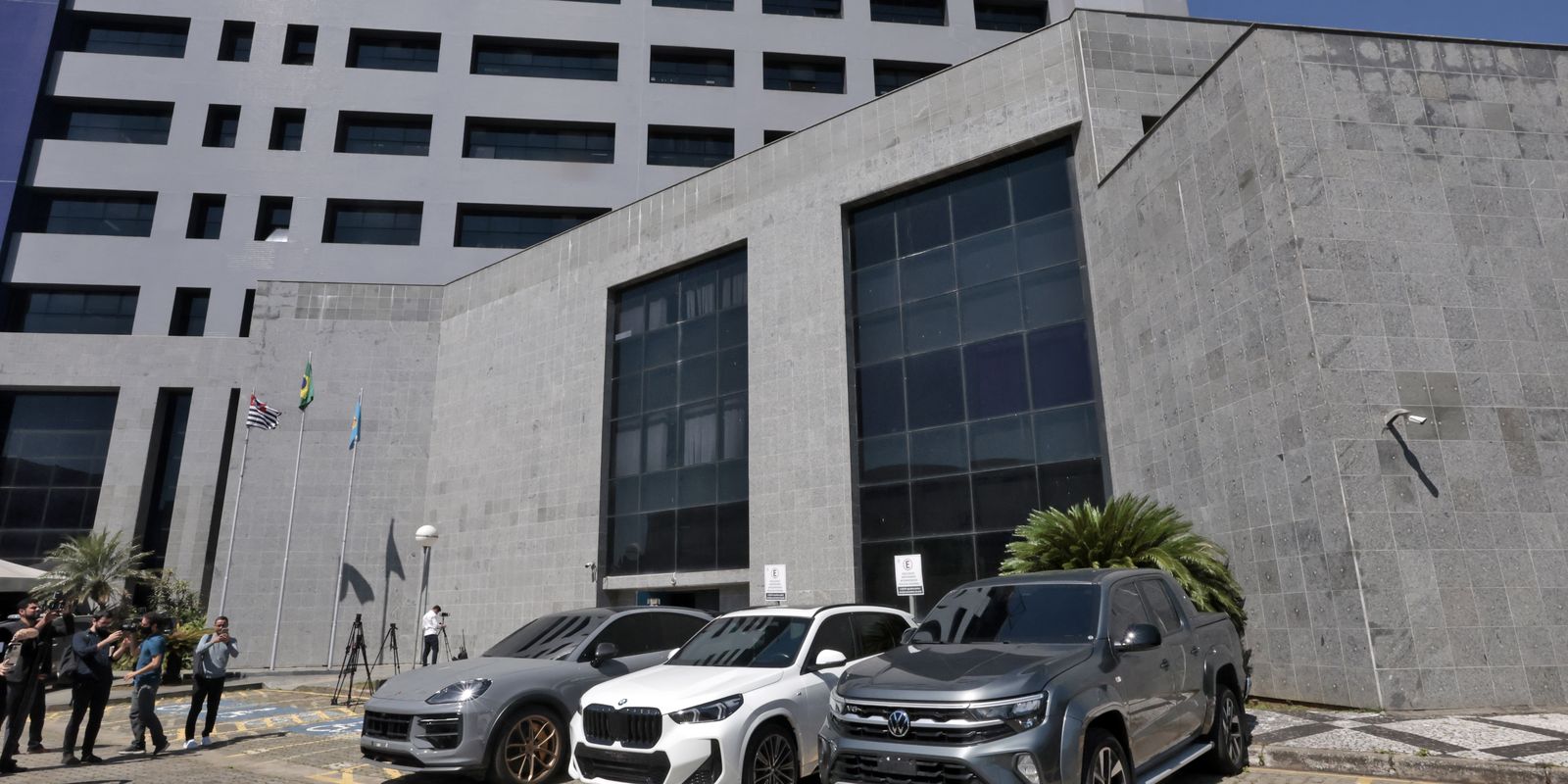 Influenciadores envolvidos em esquema de lavagem de dinheiro são detidos pela PF