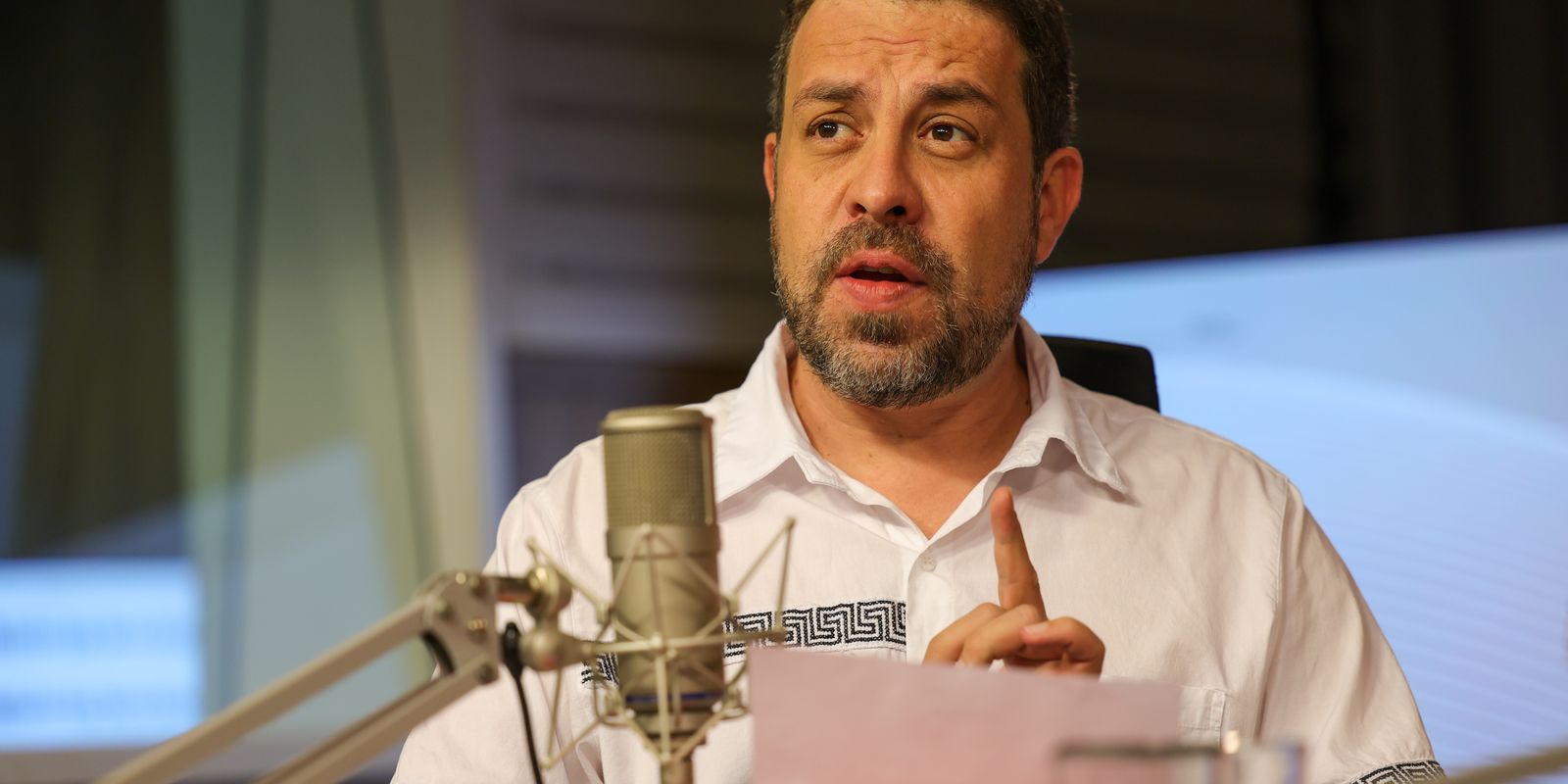 Guilherme Boulos defende a implementação imediata do fim da escala 6 por 1