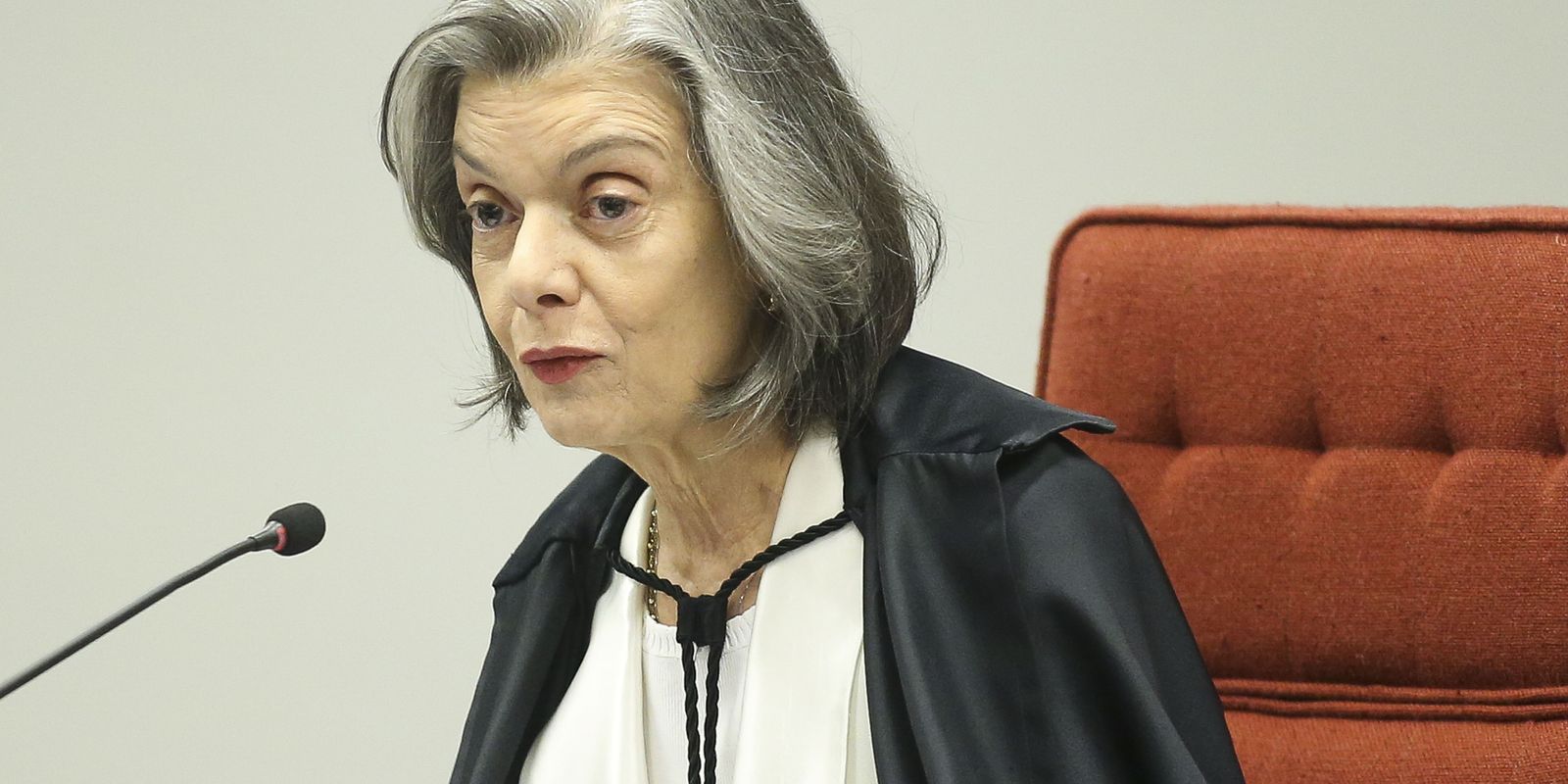 Cármen Lúcia adianta eleição para definir novos líderes no TSE