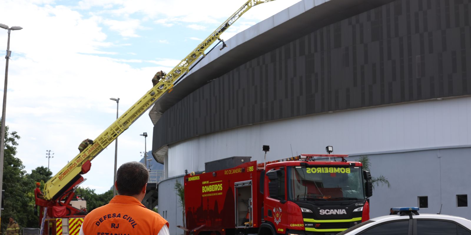 Incêndio no velódromo do Rio é extinto; pista permanece intacta