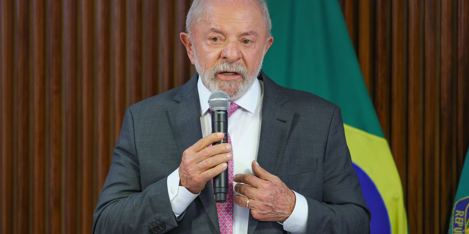 Presidente Lula afirma que escolas cívico-militares são dispensáveis na educação do país