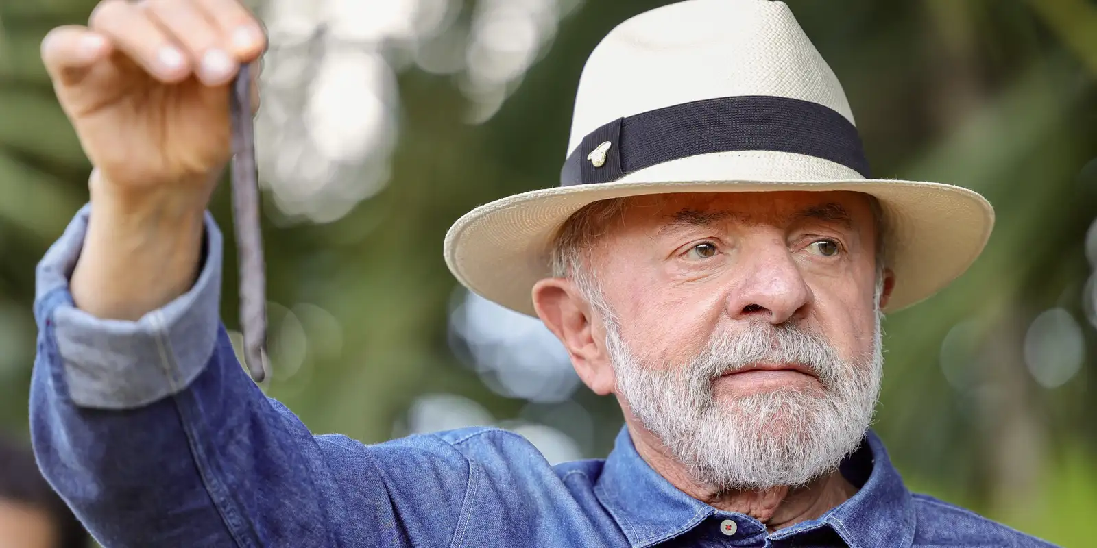 Presidente Lula viaja a São Paulo para procedimentos médicos na cabeça e punho
