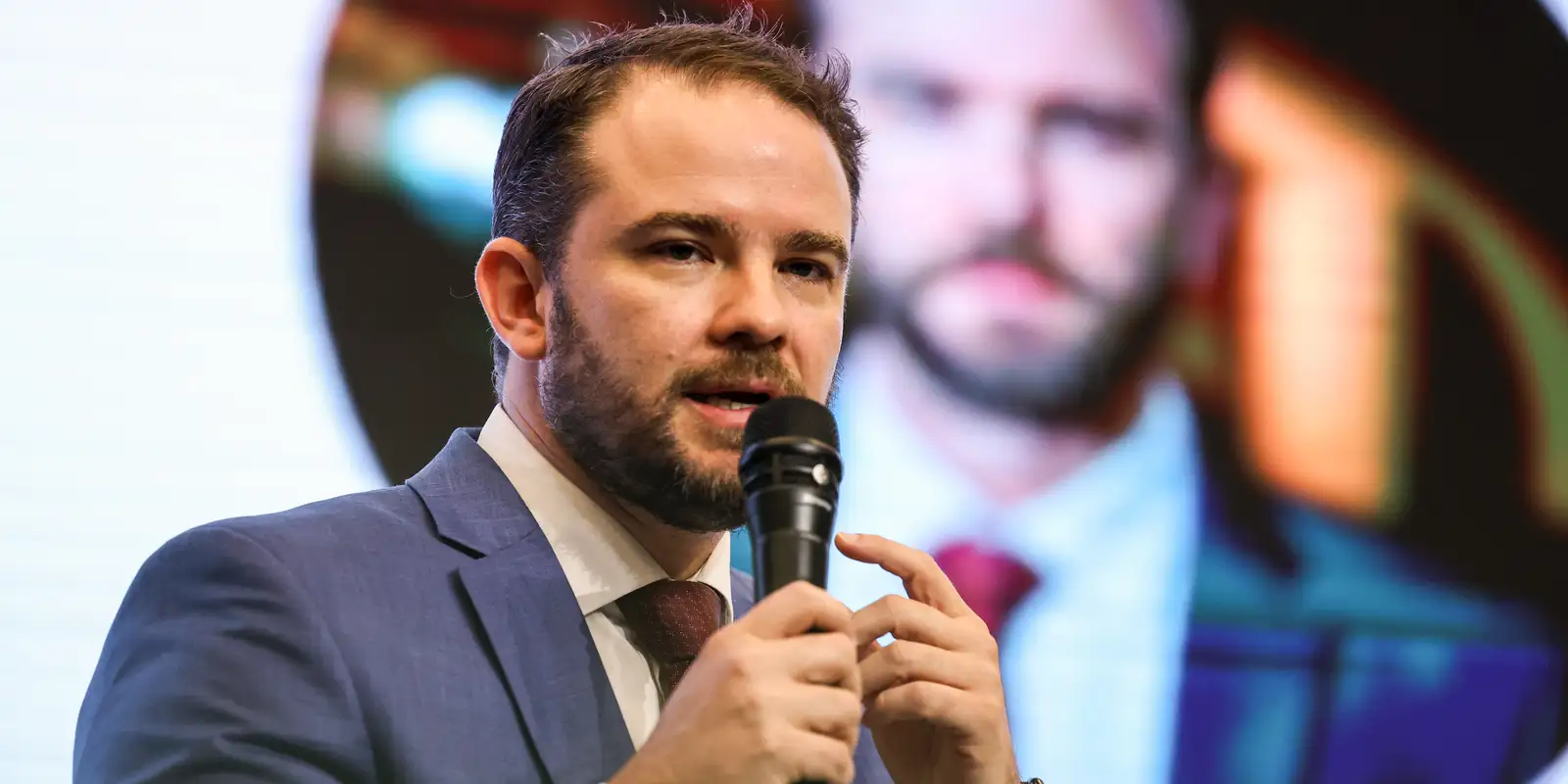 Ministro da Fazenda Dario Durigan inicia roteiro internacional por Estados Unidos e Europa