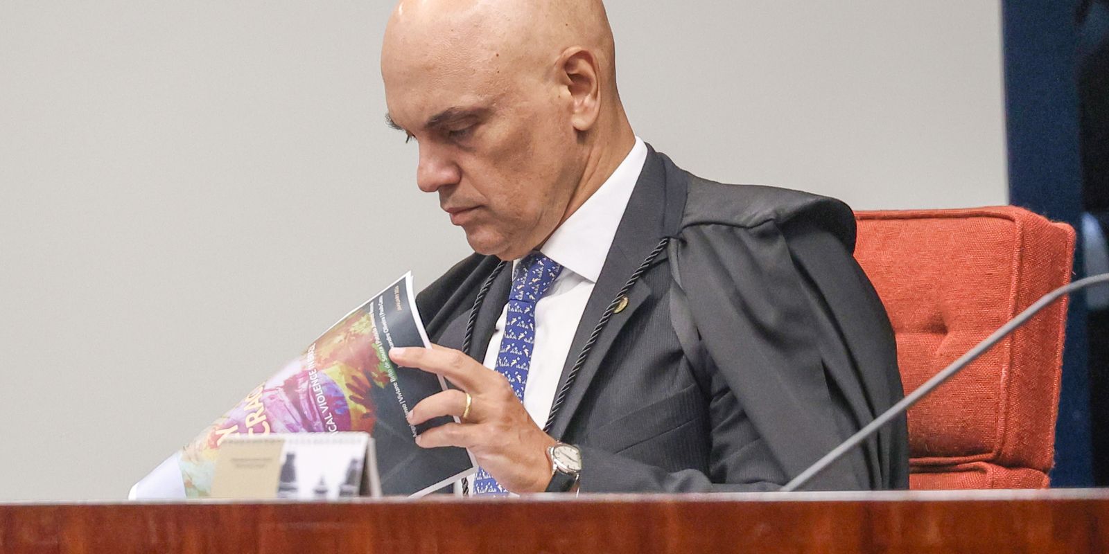 Moraes inicia investigação contra Flávio Bolsonaro por suposta calúnia a Lula