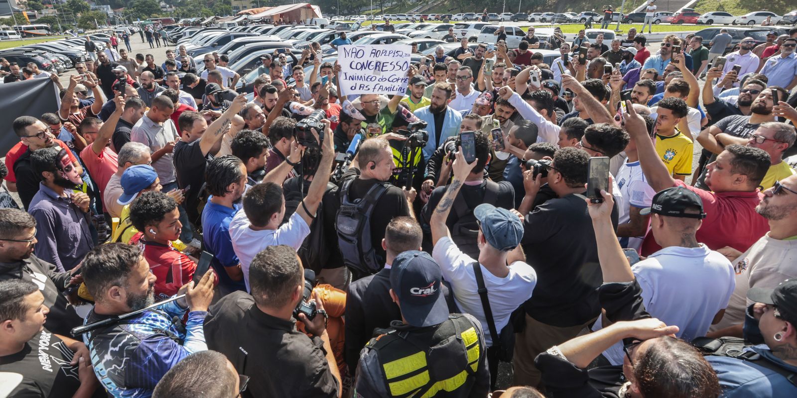 Condutores de aplicativo manifestam-se contra projeto de lei de regulamentação