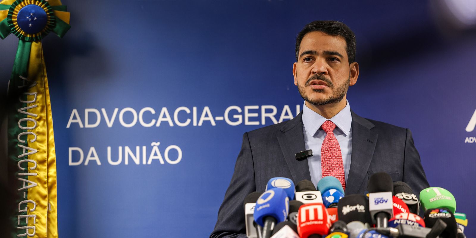 Senador Weverton Rocha entrega parecer favorável à nomeação de Jorge Messias ao STF